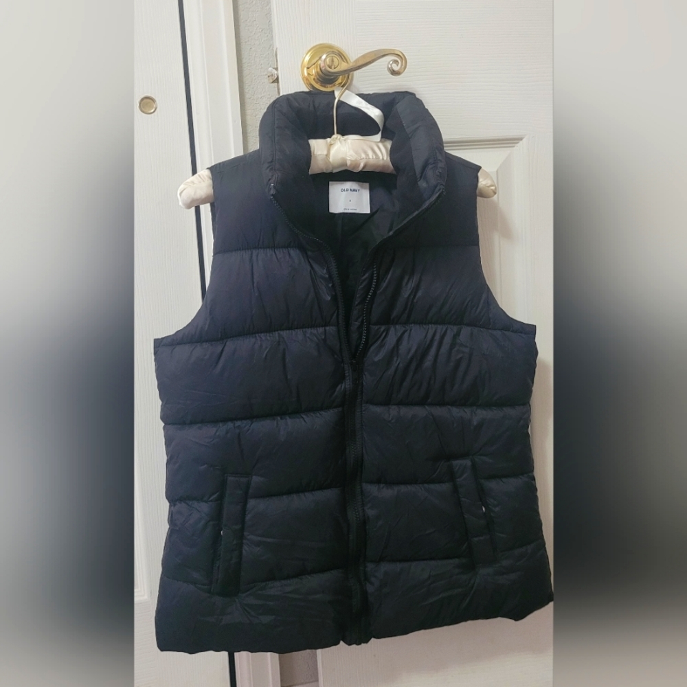 Womens Old Navy puffer vest size small